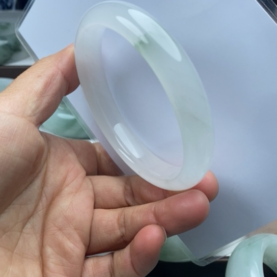 春***雨石英质玉（金丝玉）未镶嵌手镯