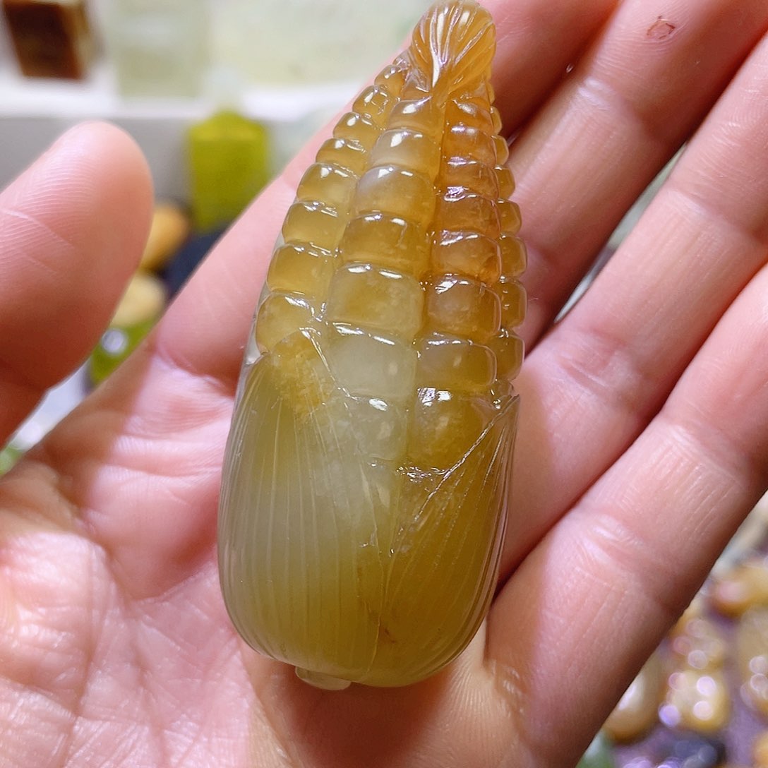 蛇纹石玉颈饰未镶嵌