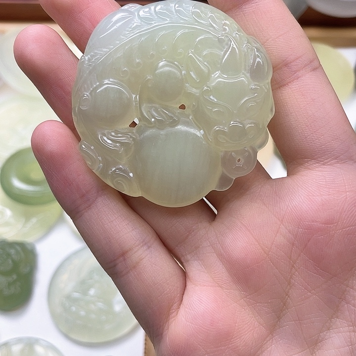 未镶嵌蛇纹石玉颈饰