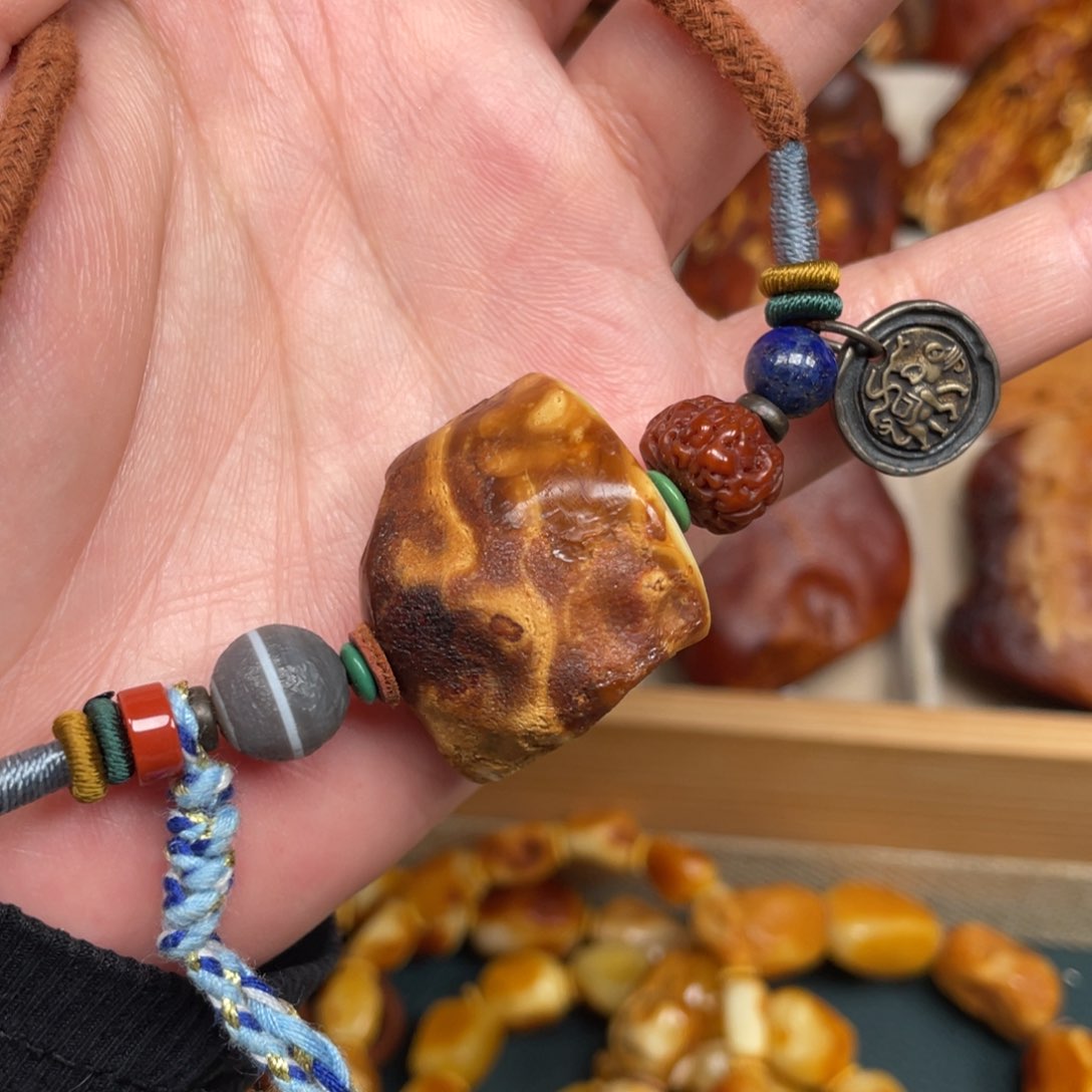 蜜蜡珠宝奇石未镶嵌