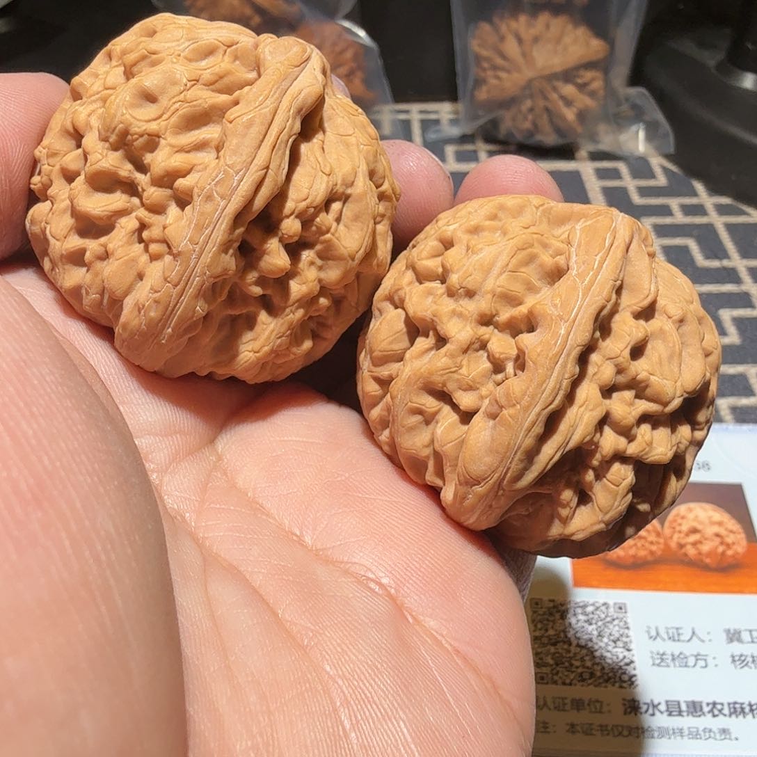 文玩核桃把件红锦鲤