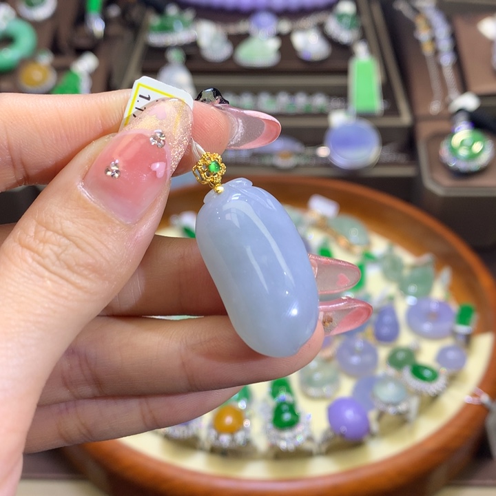 翡翠颈饰18K金镶嵌翡翠吊坠