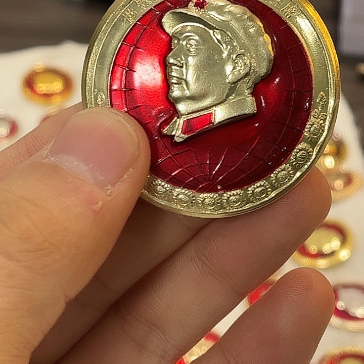 漫***如像章一一一一一高贵轻言