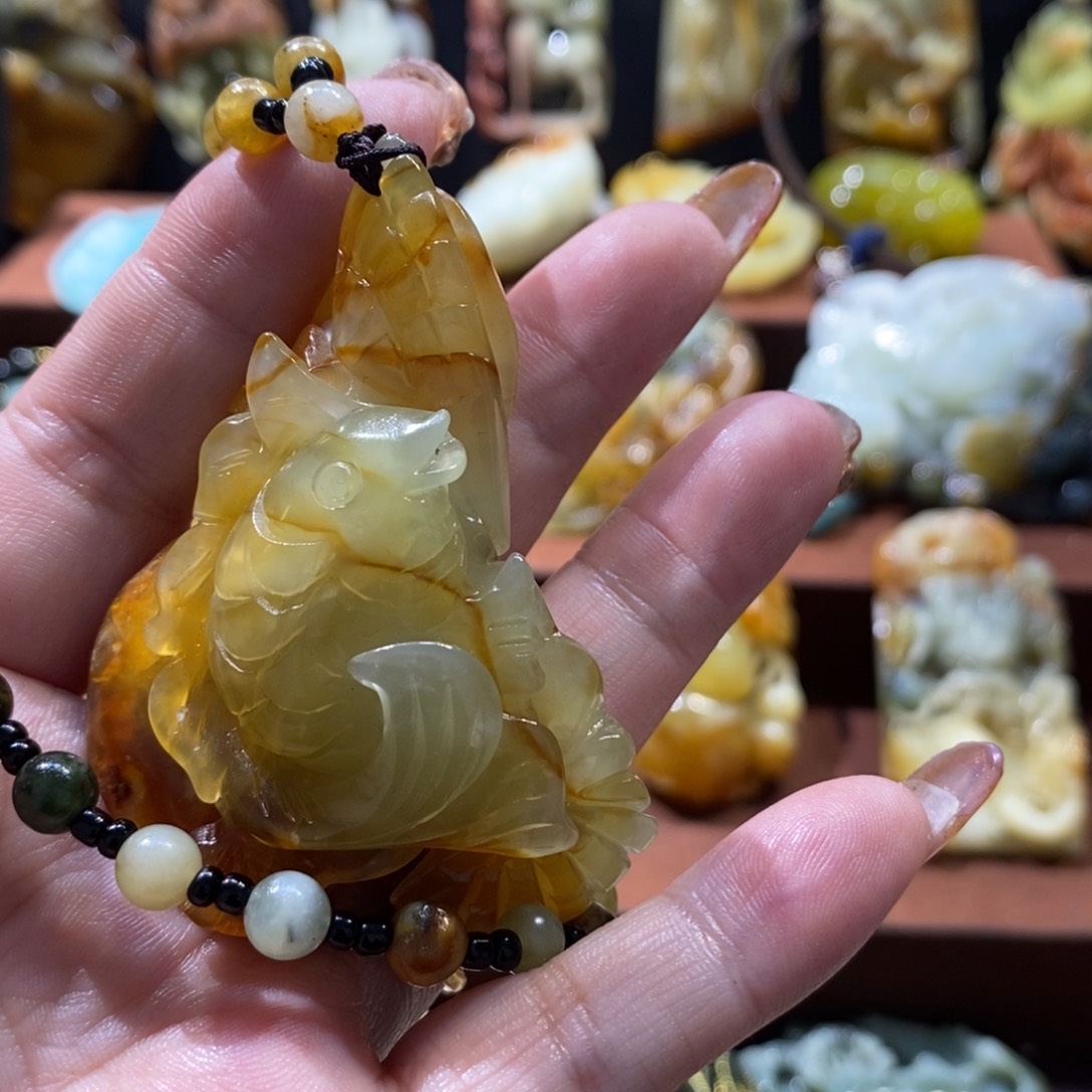 蛇纹石玉颈饰未镶嵌菩*然