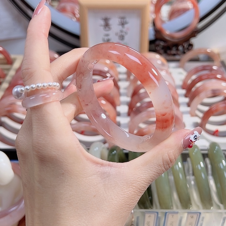 石英质玉手镯未镶嵌浅*光