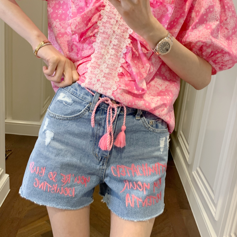 ◆张静芝韩国东大门 自留超好看的粉字母系带流苏腰浅蓝牛仔短裤