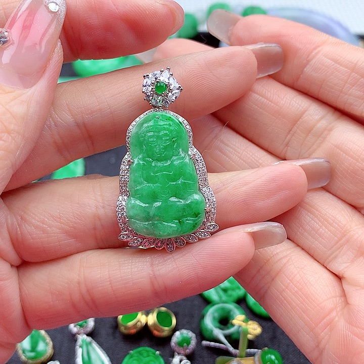 翡翠颈饰银S925镶嵌翡翠