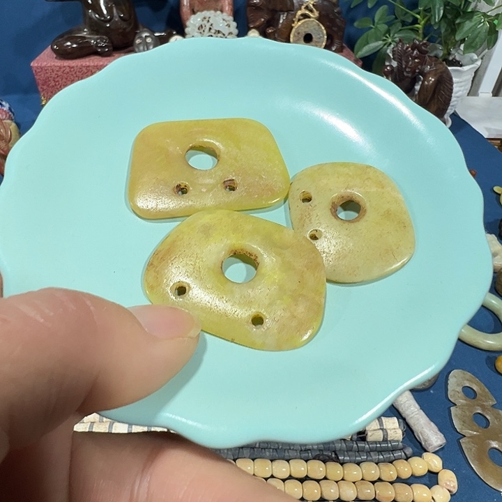 透闪石质玉未镶嵌挂件