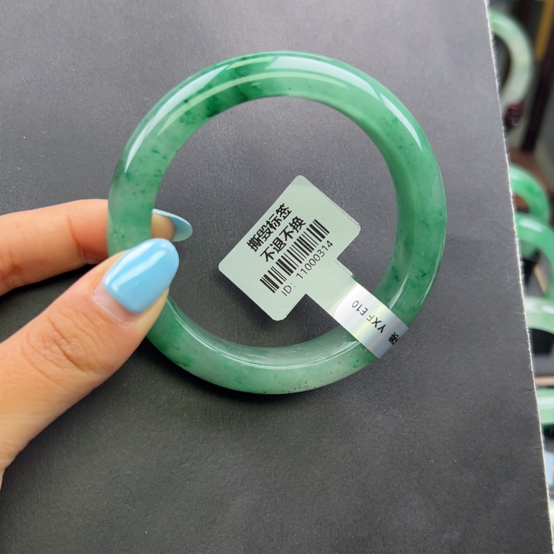 石英质玉未镶嵌手镯+周周59