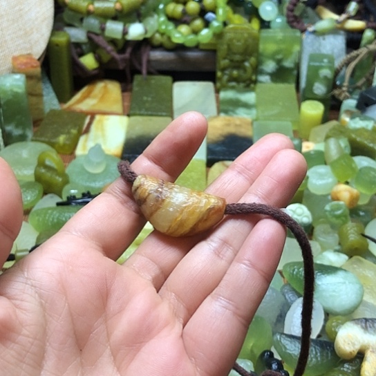 未镶嵌岫玉吊坠A****亲