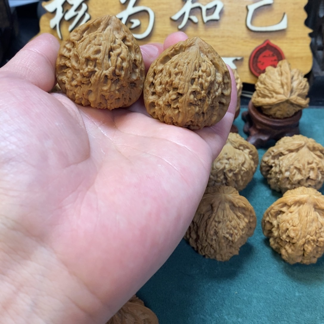 文玩核桃把件南将石37全家福全品红皮
