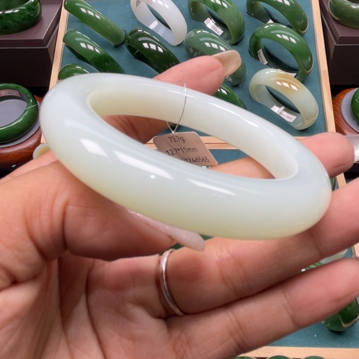 和田玉未镶嵌手镯