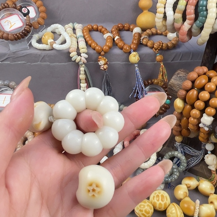 吊坠菩提根/象牙果念****?