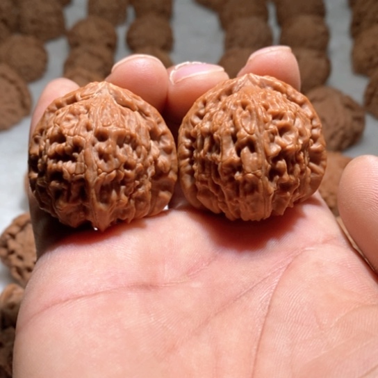 文玩核桃吊坠38三角白