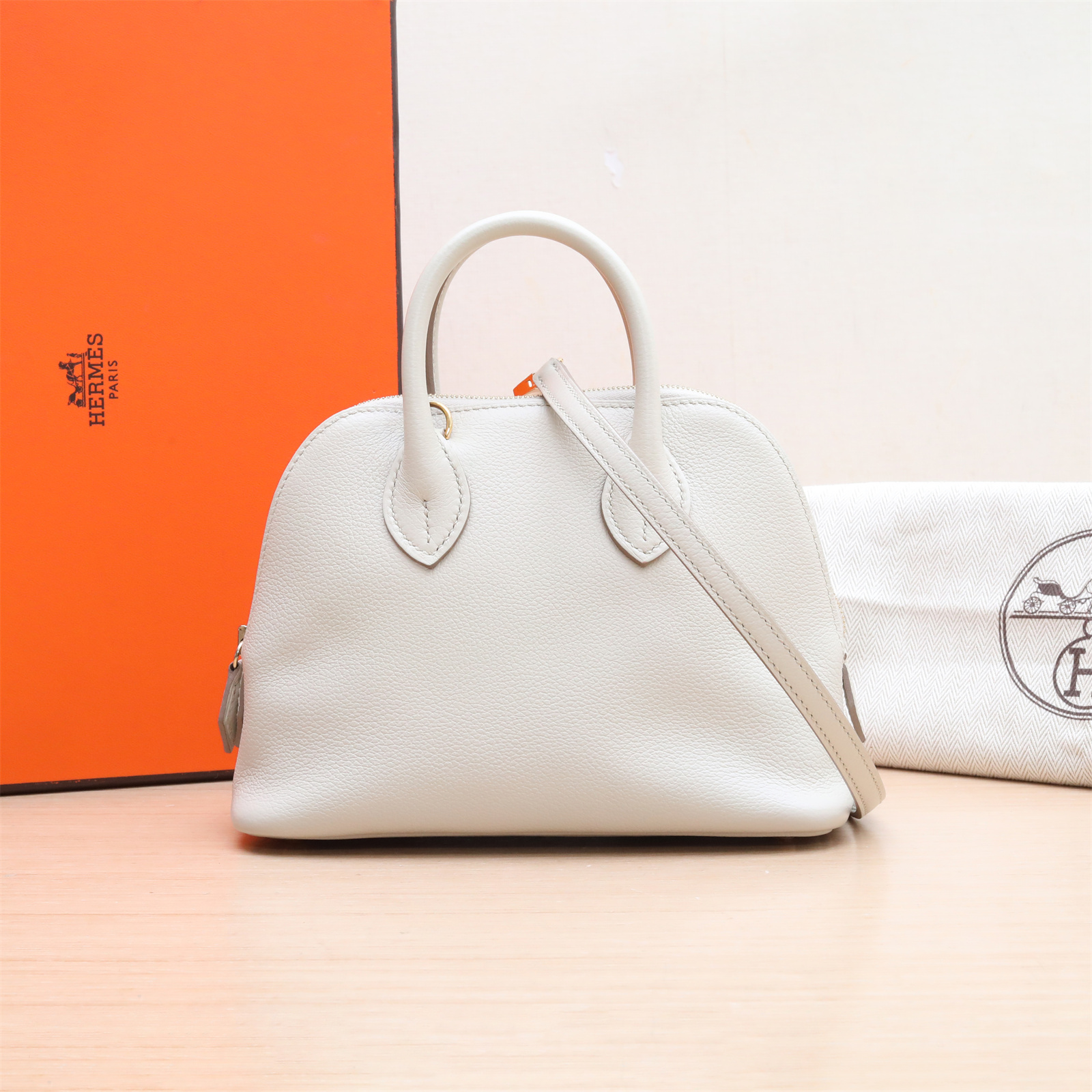 99新 Hermes/爱马仕 【黑黑】Bolide 保龄球 Mini 19 冰川白 B刻