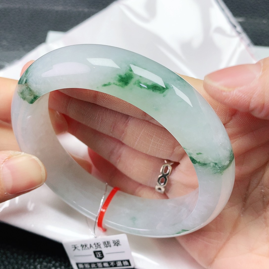 翡翠手镯未镶嵌59轮胎