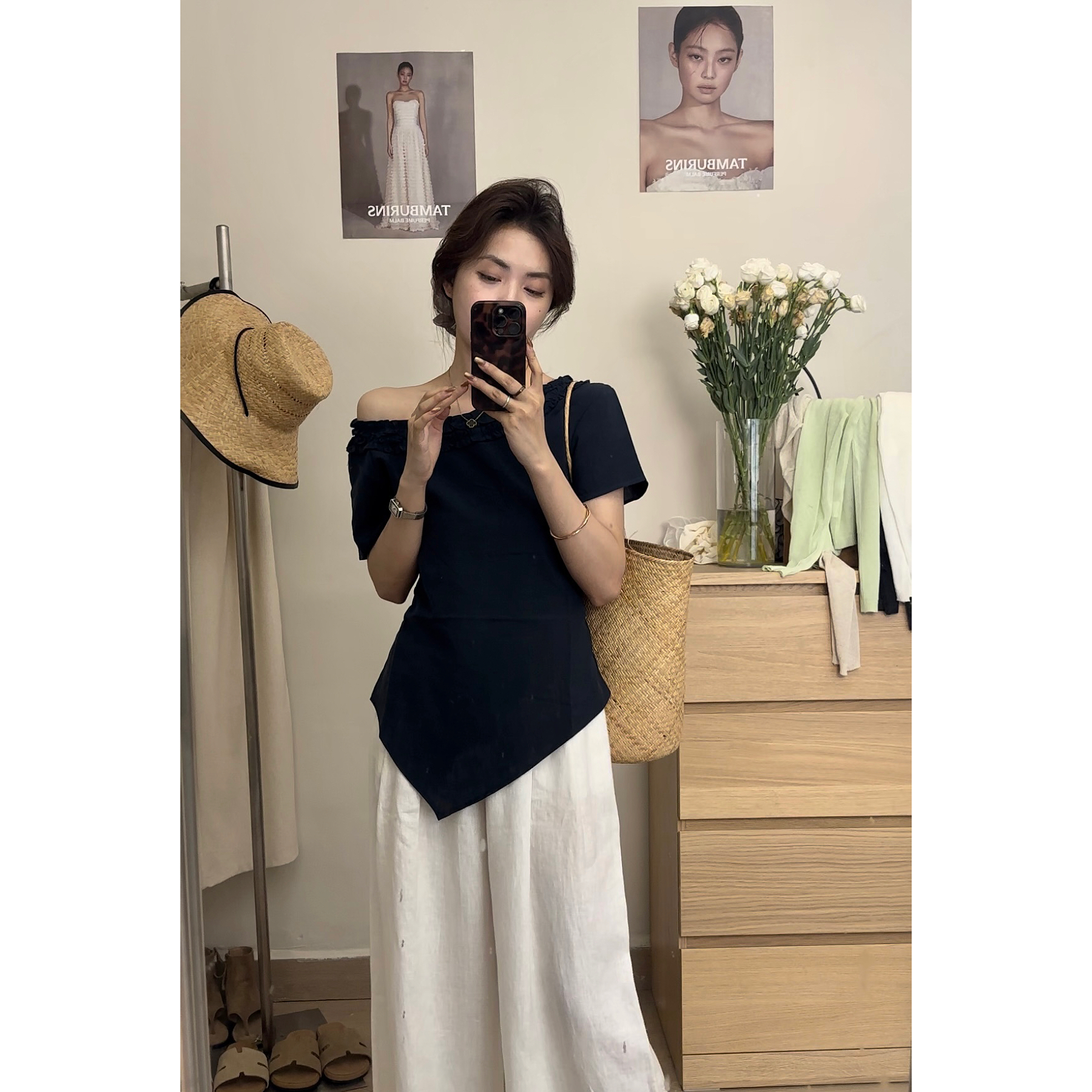 两颗桃  “海棠醉日”韩版设计感木耳边不规则上衣