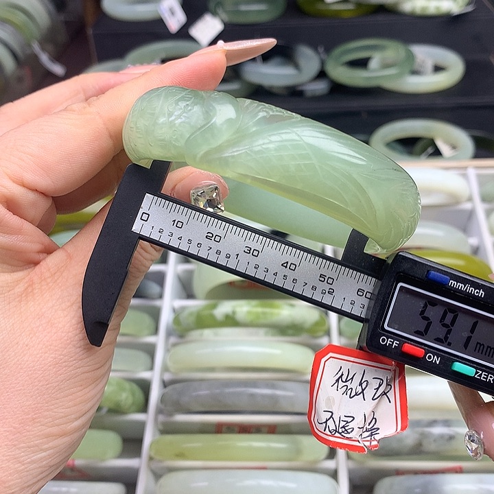 蛇纹石玉手镯未镶嵌549 