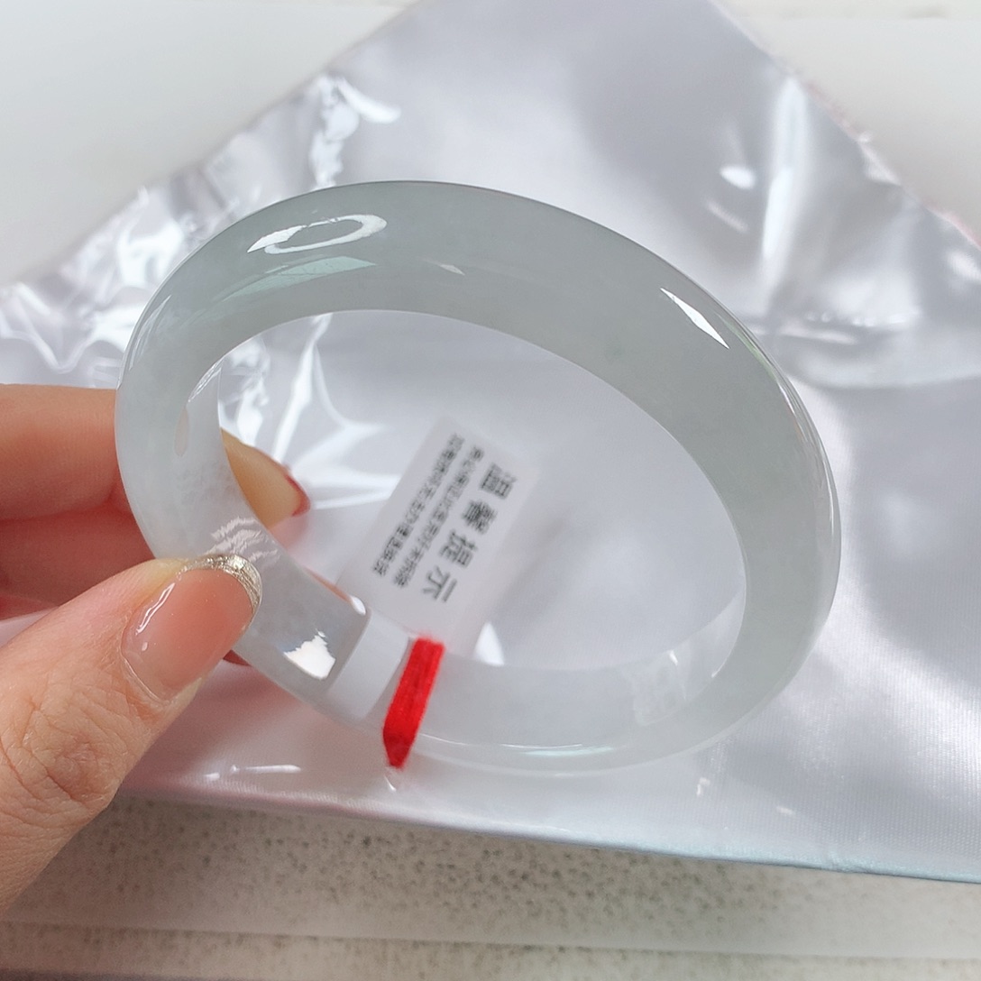 翡翠手镯未镶嵌 正圈①①⑧
