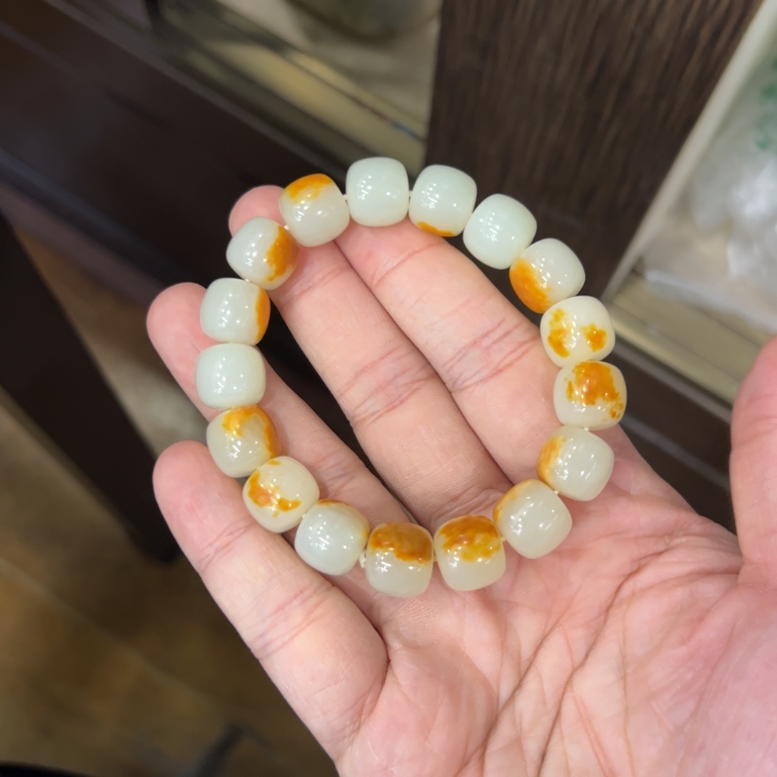 绿***荫透闪石质玉未镶嵌手链