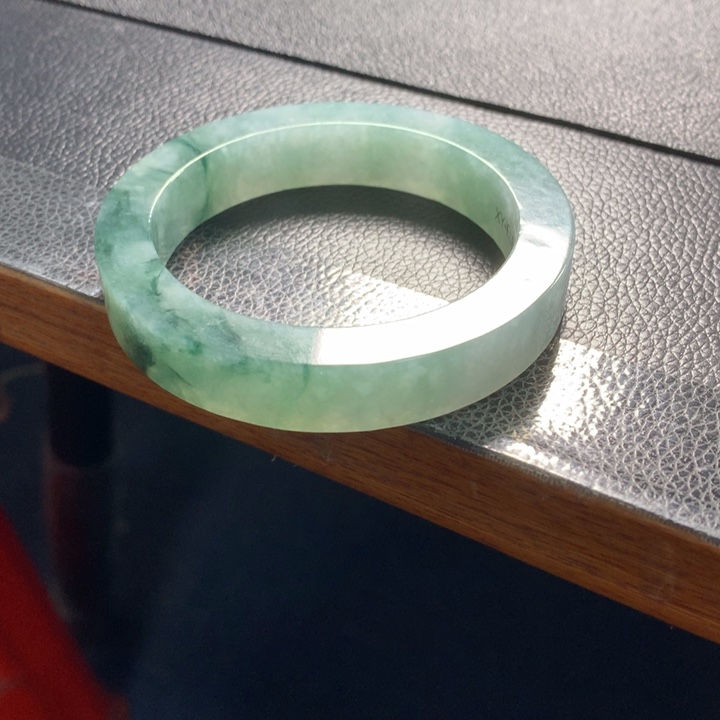 定制翡翠未镶嵌手镯