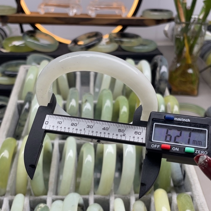 蛇纹石玉手镯未镶嵌246