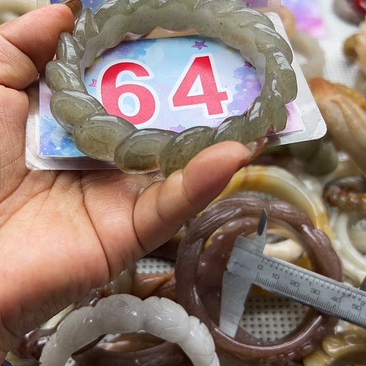 未镶嵌手镯石英岩玉
