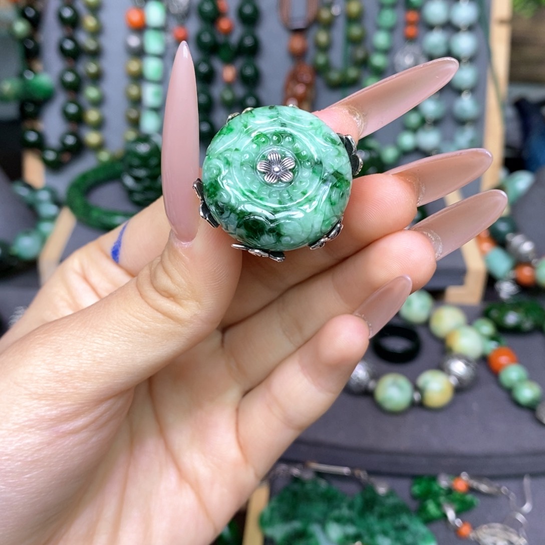 翡翠戒指银S925镶嵌漂亮美眉