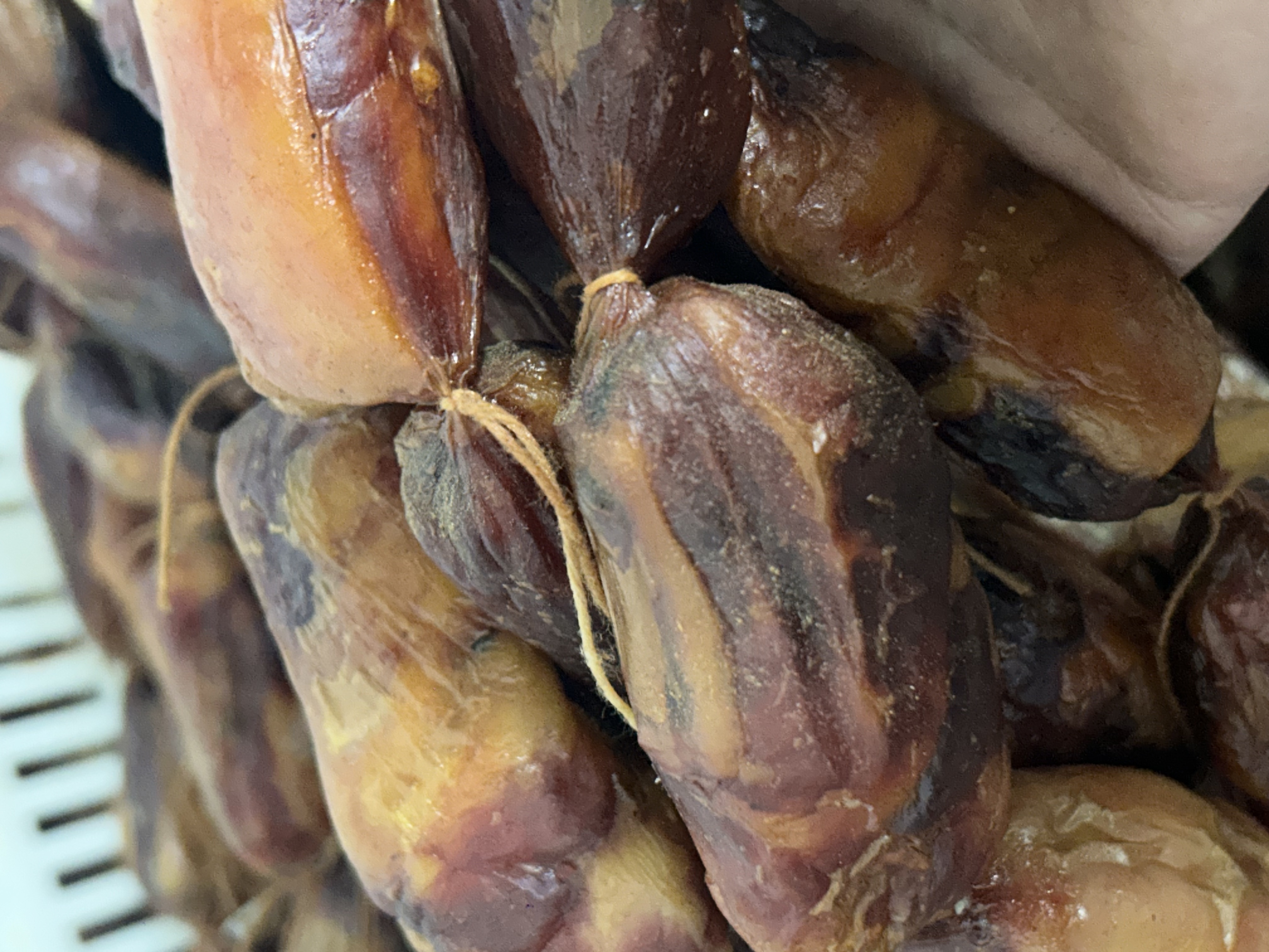 现称四川柴火烟熏排骨香肠（麻辣）