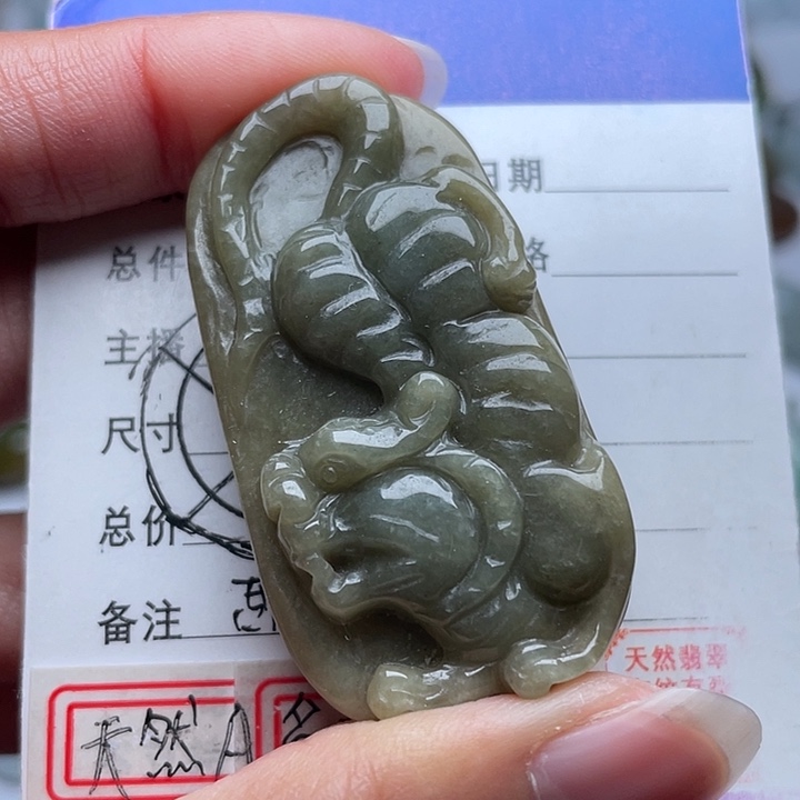 翡翠颈饰未镶嵌虎