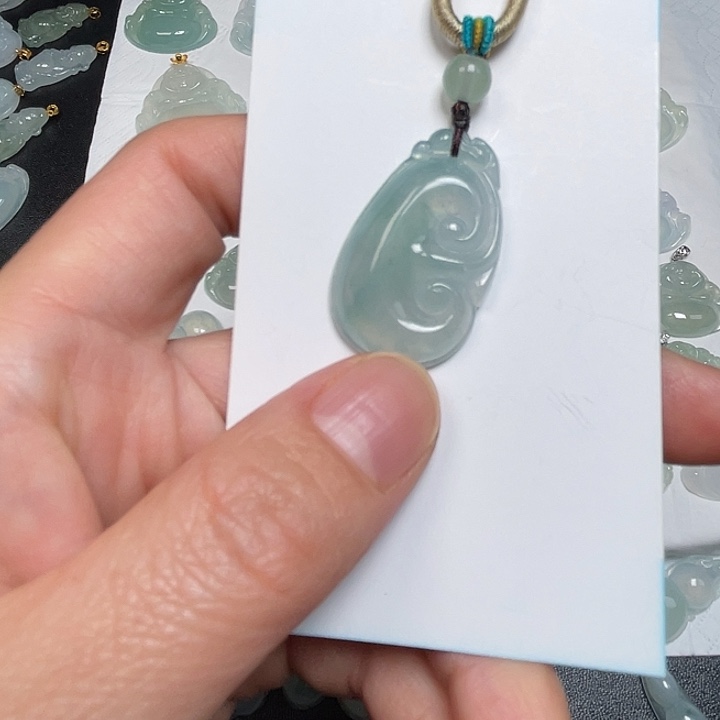 翡翠足金镶嵌颈饰翡翠