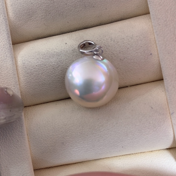 18K金镶嵌颈饰拼合珍珠（马贝珠）