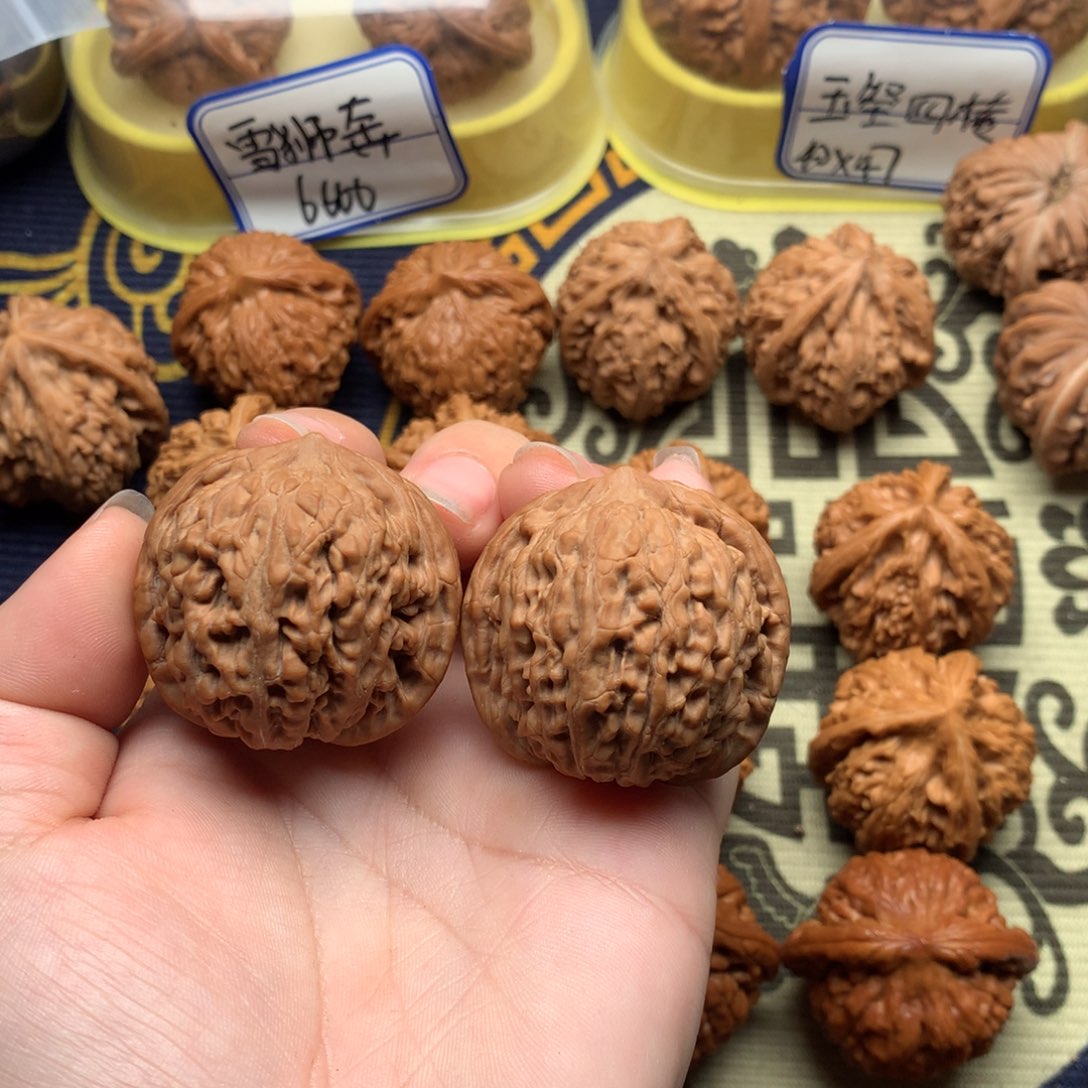 文玩核桃吊坠嘛**是圆梦38