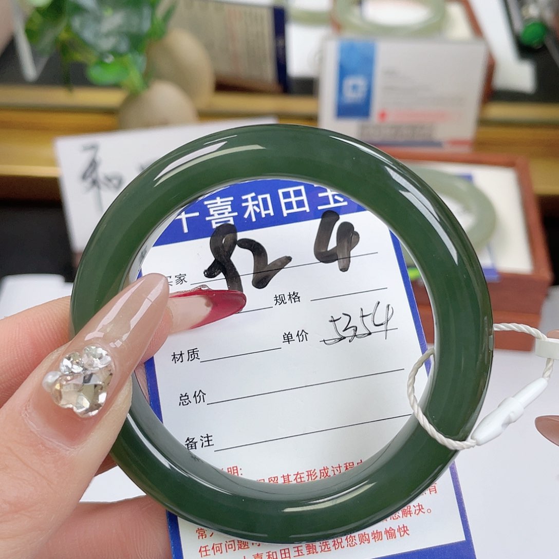 和田玉手镯未镶嵌