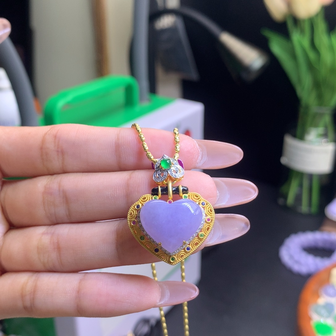 翡翠18K金镶嵌颈饰