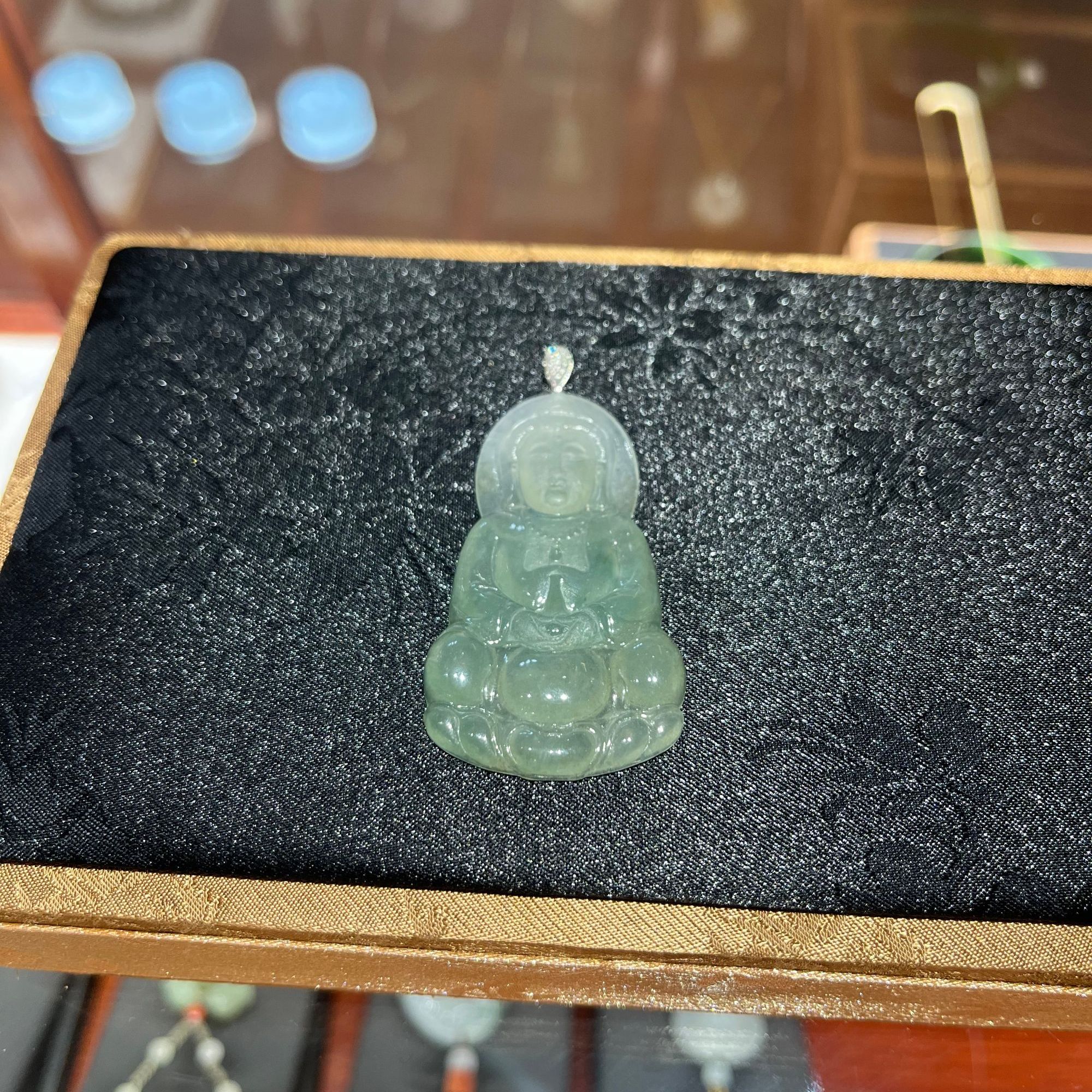 天然缅甸翡翠冰飘花观音