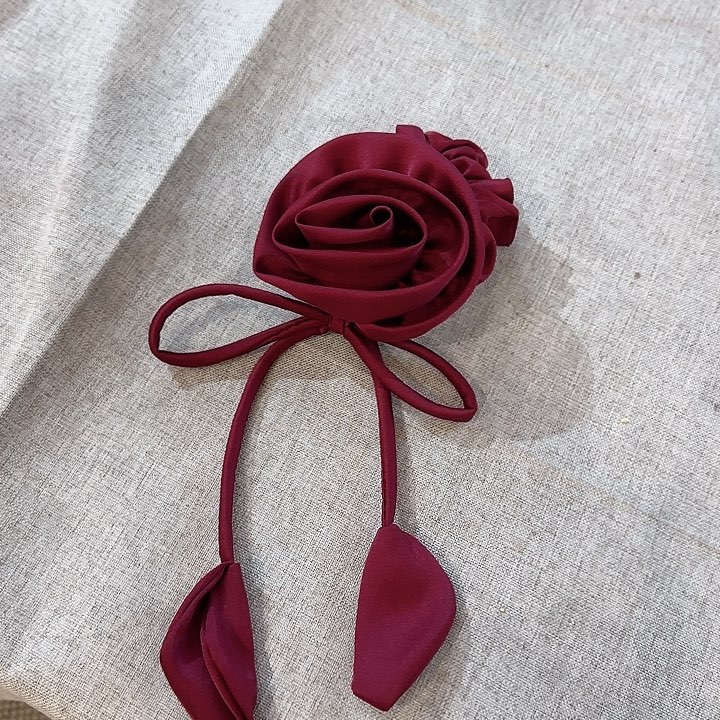 非金属布艺酒红色飘带红玫瑰