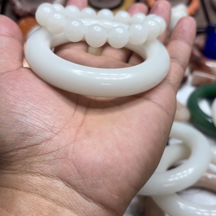 ****莹石英质玉未镶嵌手镯