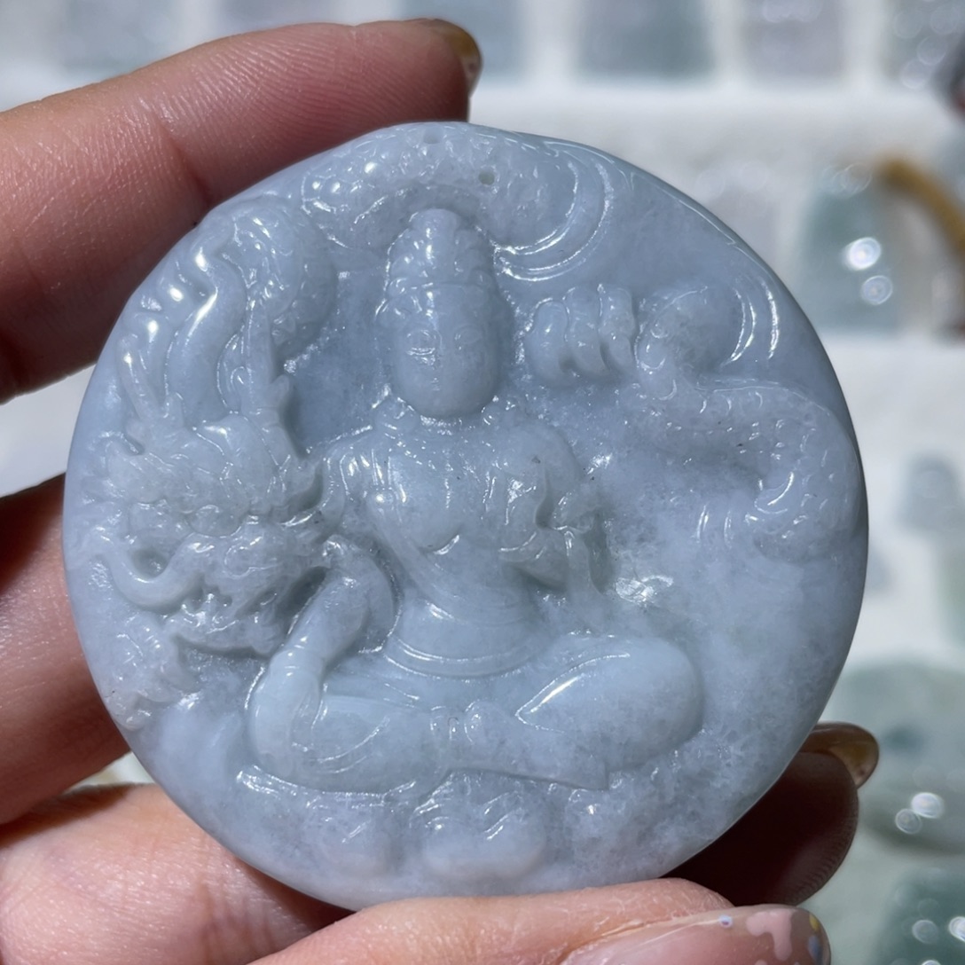 翡翠未镶嵌颈饰观音