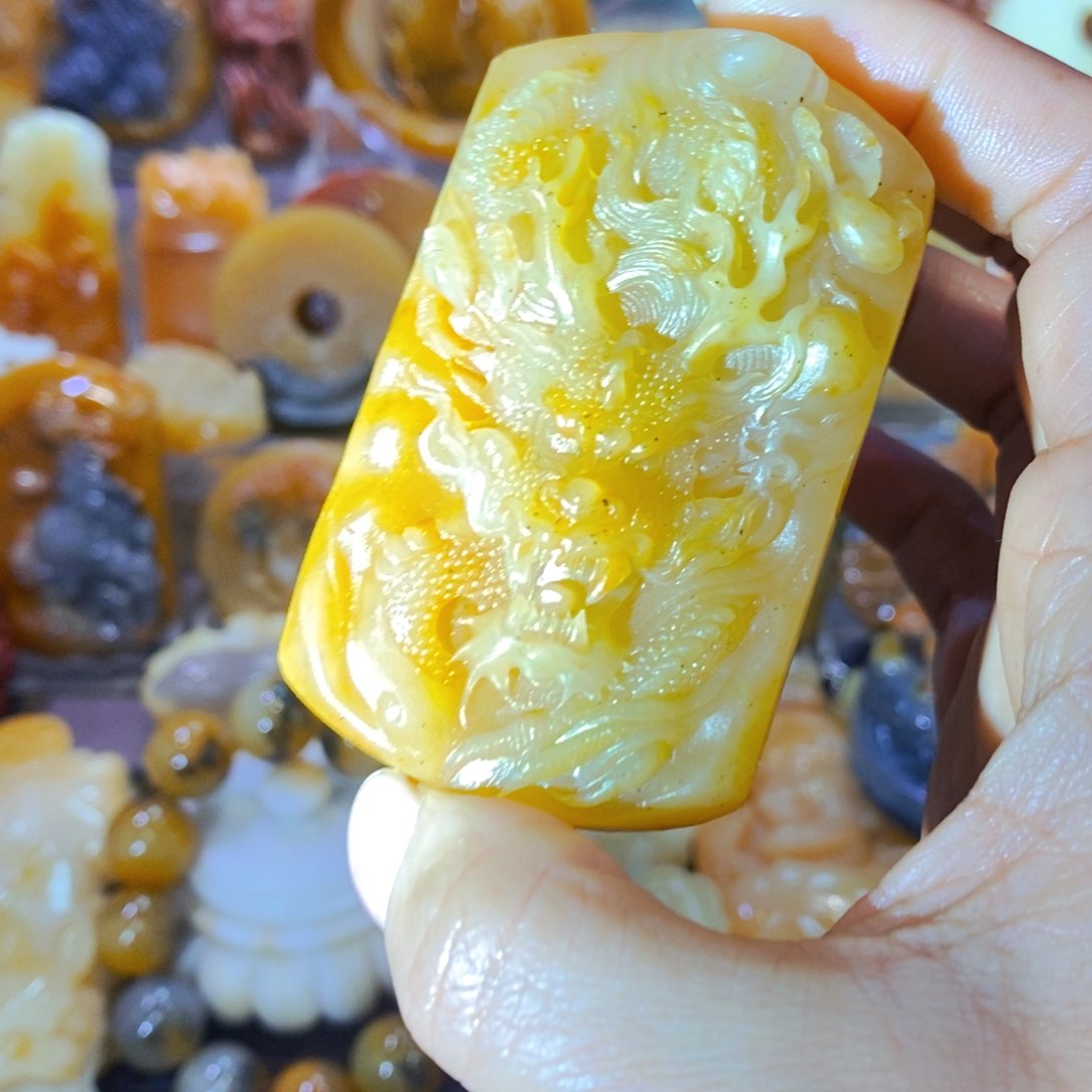 石英质玉（黄龙玉）颈饰未镶嵌
