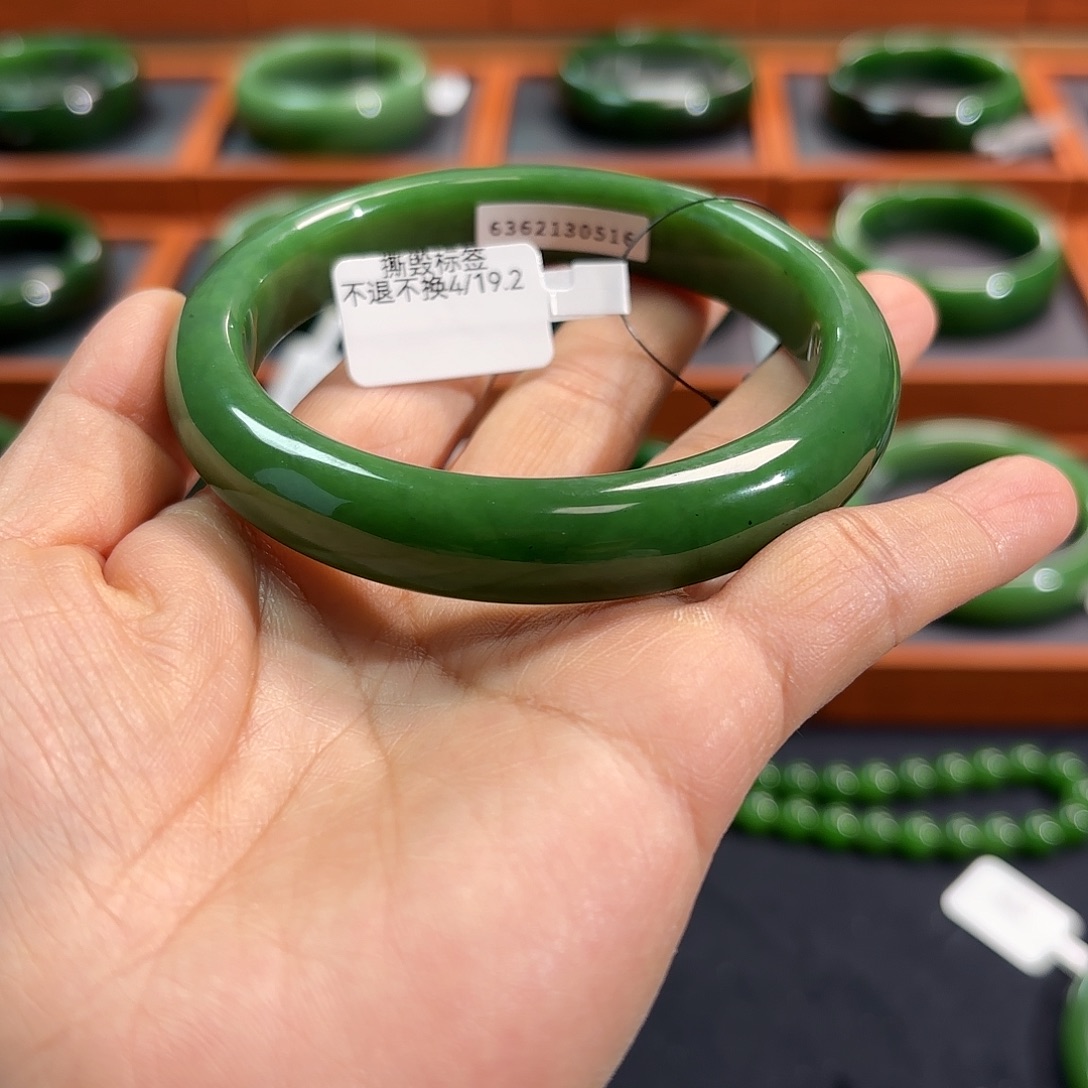 和田玉未镶嵌手镯碧玉粉阳绿