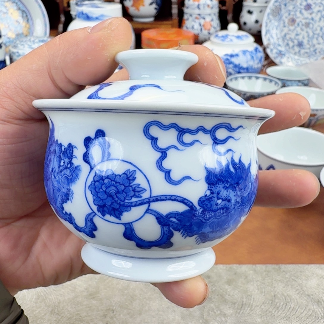 陶摆件青花双狮盖碗