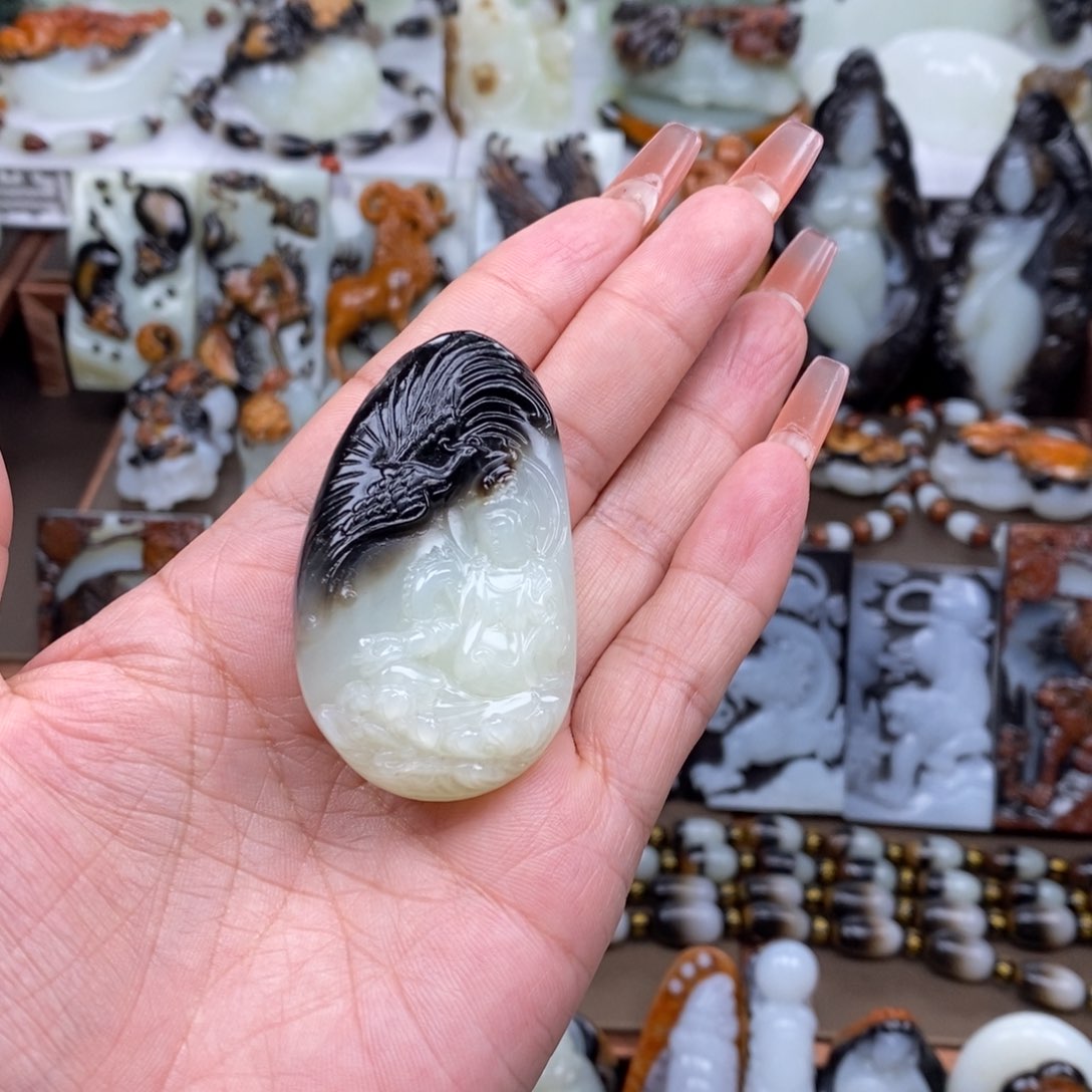 颈饰未镶嵌和田玉