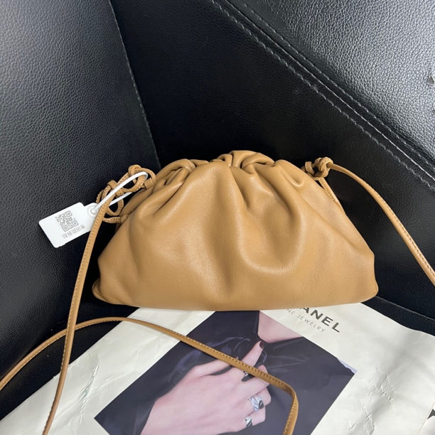 95新 BOTTEGA VENETA/葆蝶家 捐金沉珠/云朵包单肩