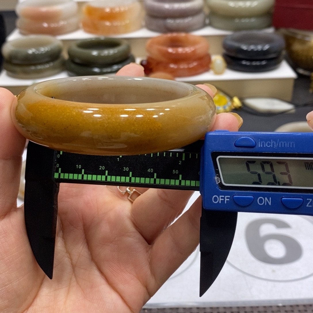 未镶嵌手镯石英岩玉