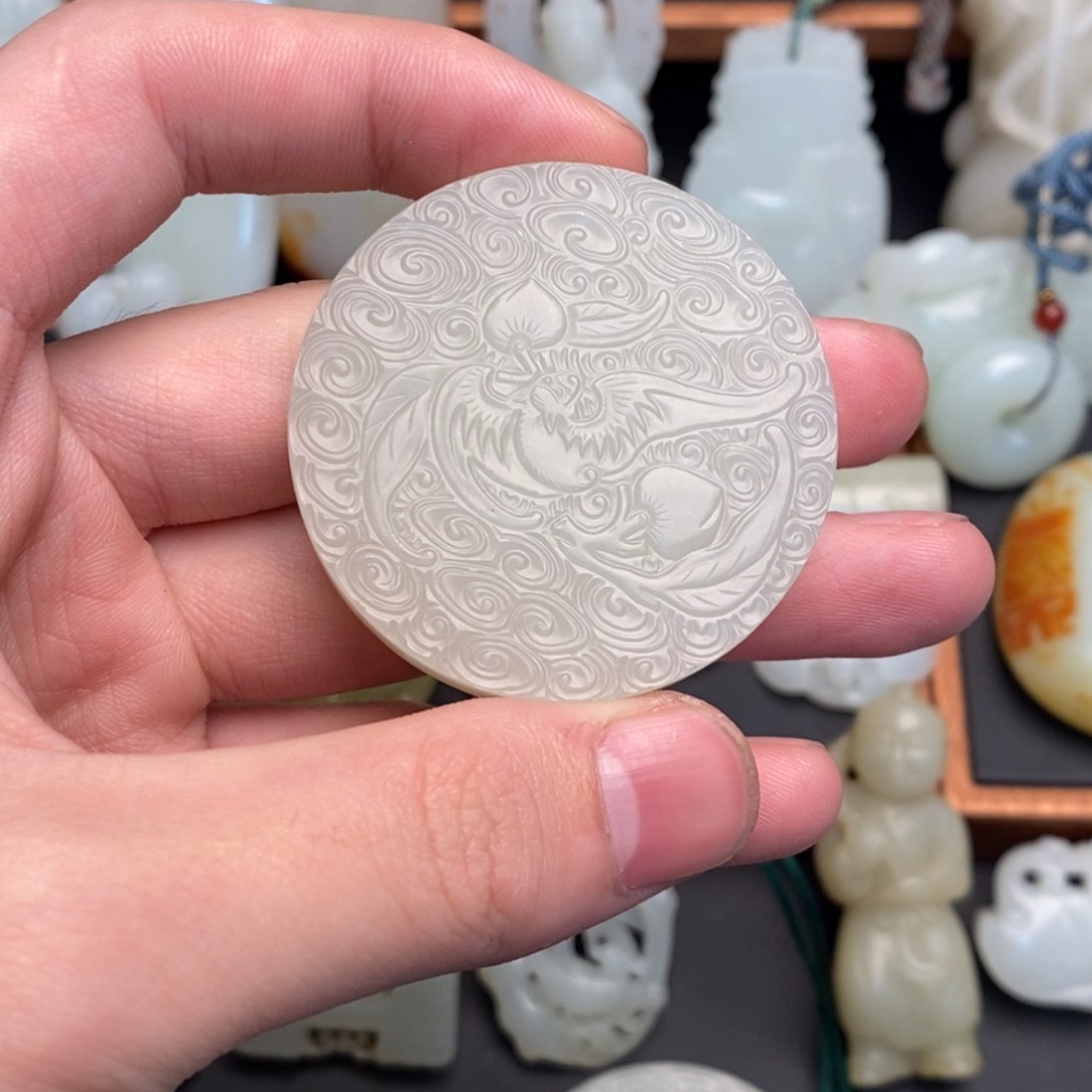 和田玉挂件未镶嵌放**.