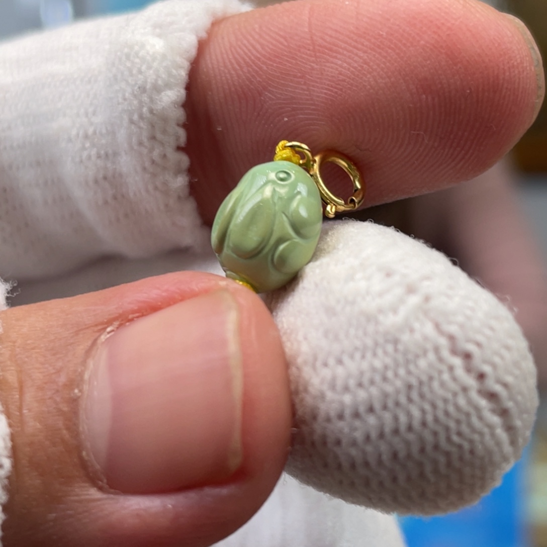 绿松石未镶嵌挂件