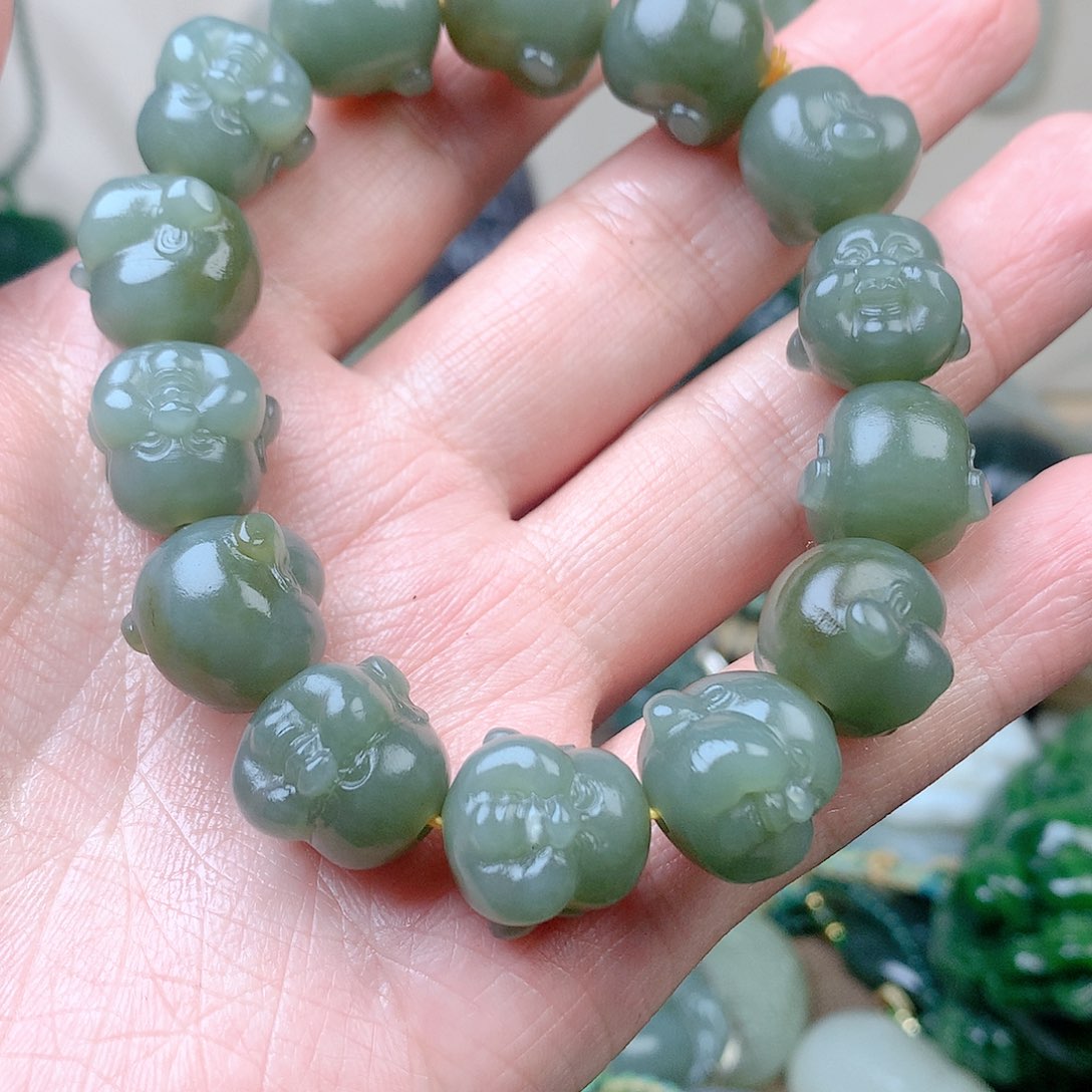 和田玉未镶嵌颈饰林**致