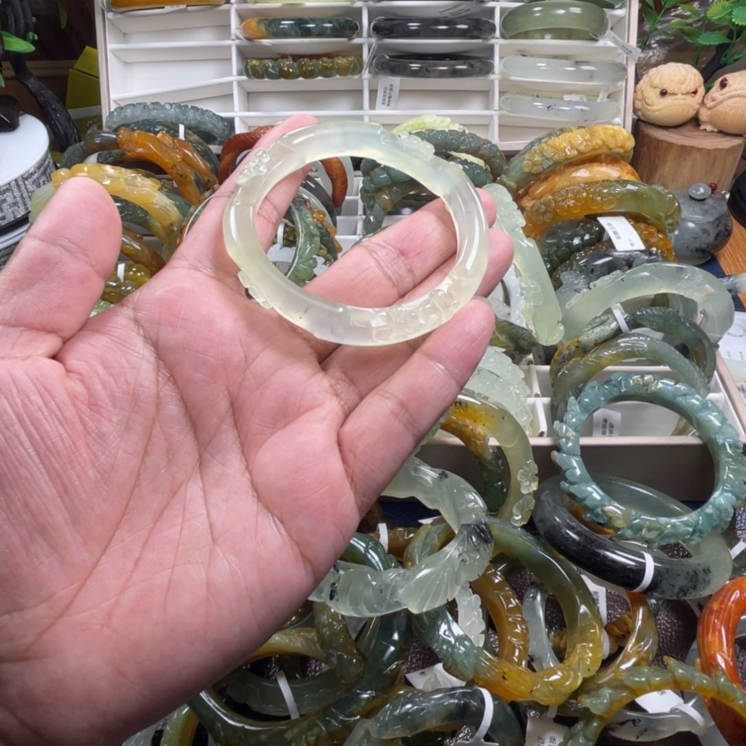 未镶嵌蛇纹石玉手镯