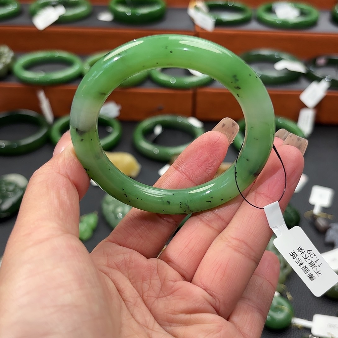 和田玉未镶嵌手镯苹果绿 54